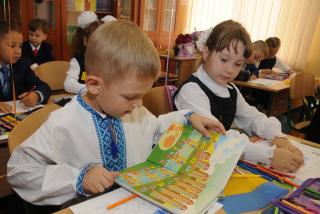 Школи Кам’янського вже приймають документи майбутніх першокласників